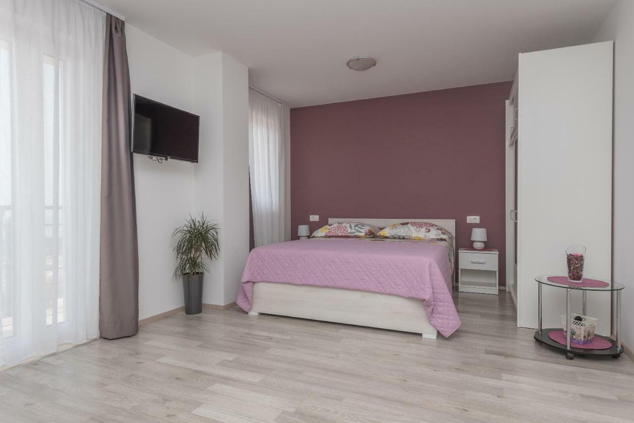 Apartments Nataly With Free Parking Makarska Exterior foto